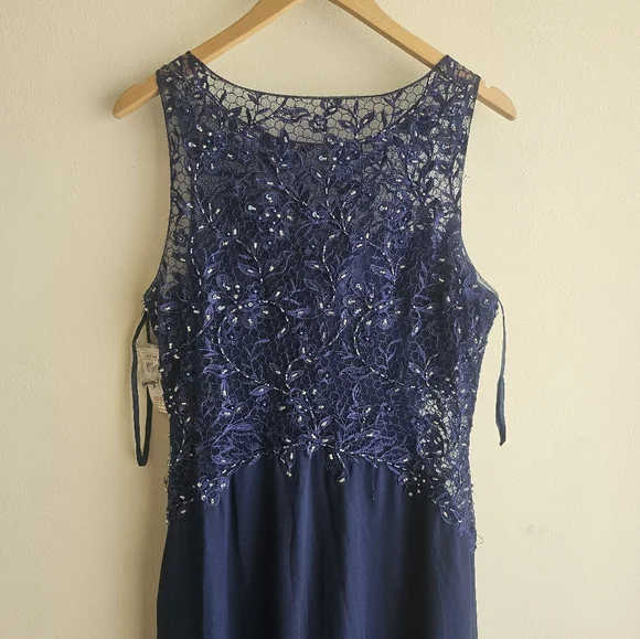 Mac Duggal Navy Blue Prom Dress - Picture 11 of 13